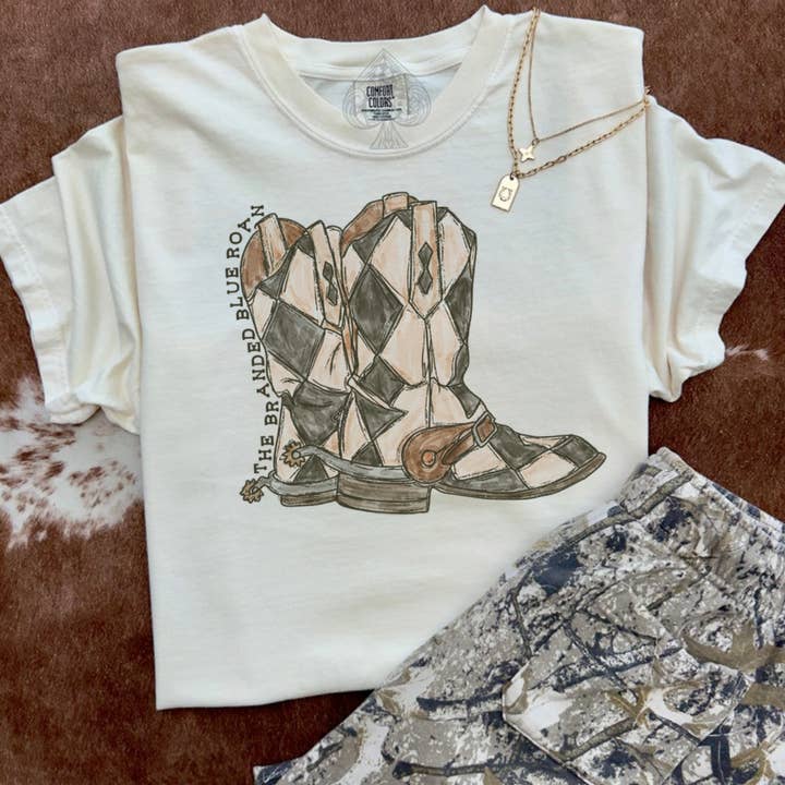 Ternede Støvler - Creme Grafisk T-shirt (komfortfarver) for engroshandel hos The Branded Blue Roan