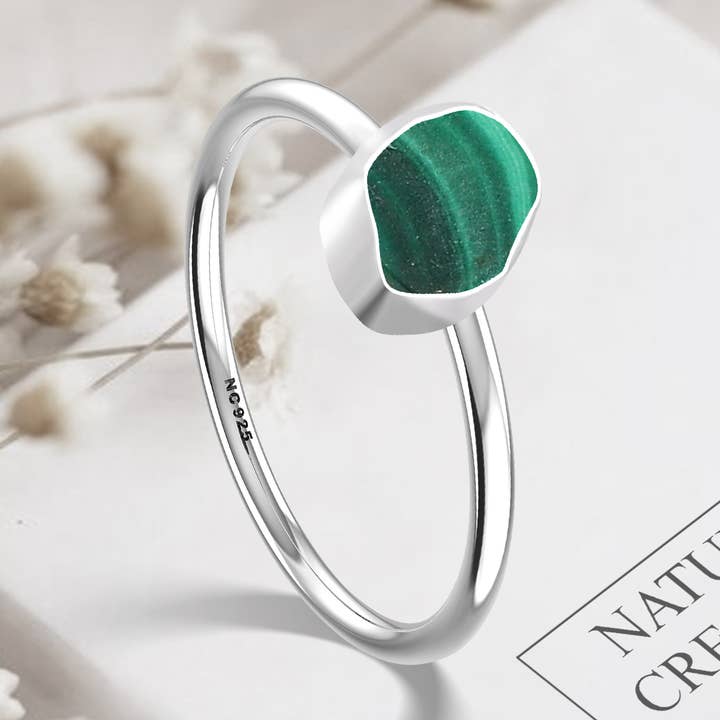 Bagues empilables naturelles en malachite pour femmes en argent 925 pour la vente par Nature Crafts
