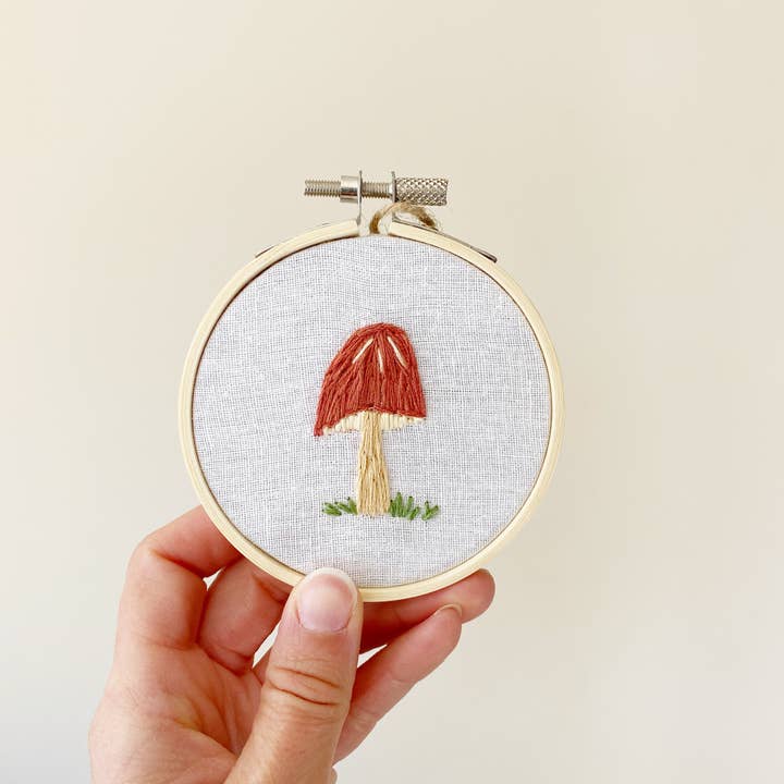 Islay's Terrace – wholesale Material för broderi/korsstygn – Överraskning Mini Mushroom Broderi - 3 tums broderi6