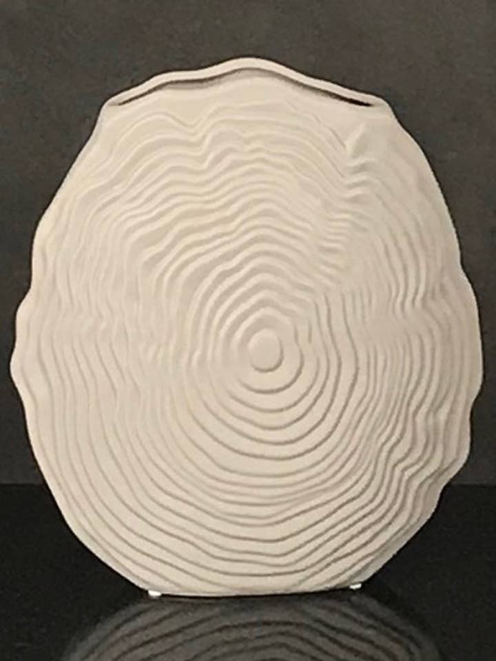 Vase à grain circulaire -Taupe- pour la vente par Accessories by Sherwood