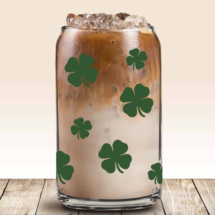 Verre à canette de la Saint-Patrick, verre à café, verre à canette de bière pour la vente par Instrive Design