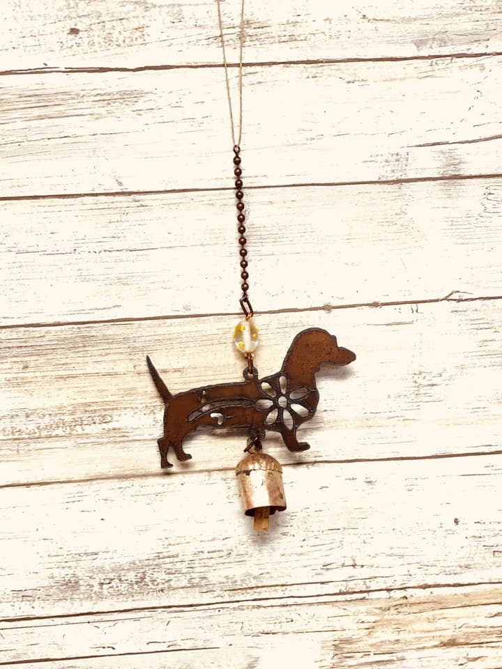 Tax Wiener Hund TRÄDGÅRD VÄN Mobil Bell Chime för wholesale av Universal Ironworks USA