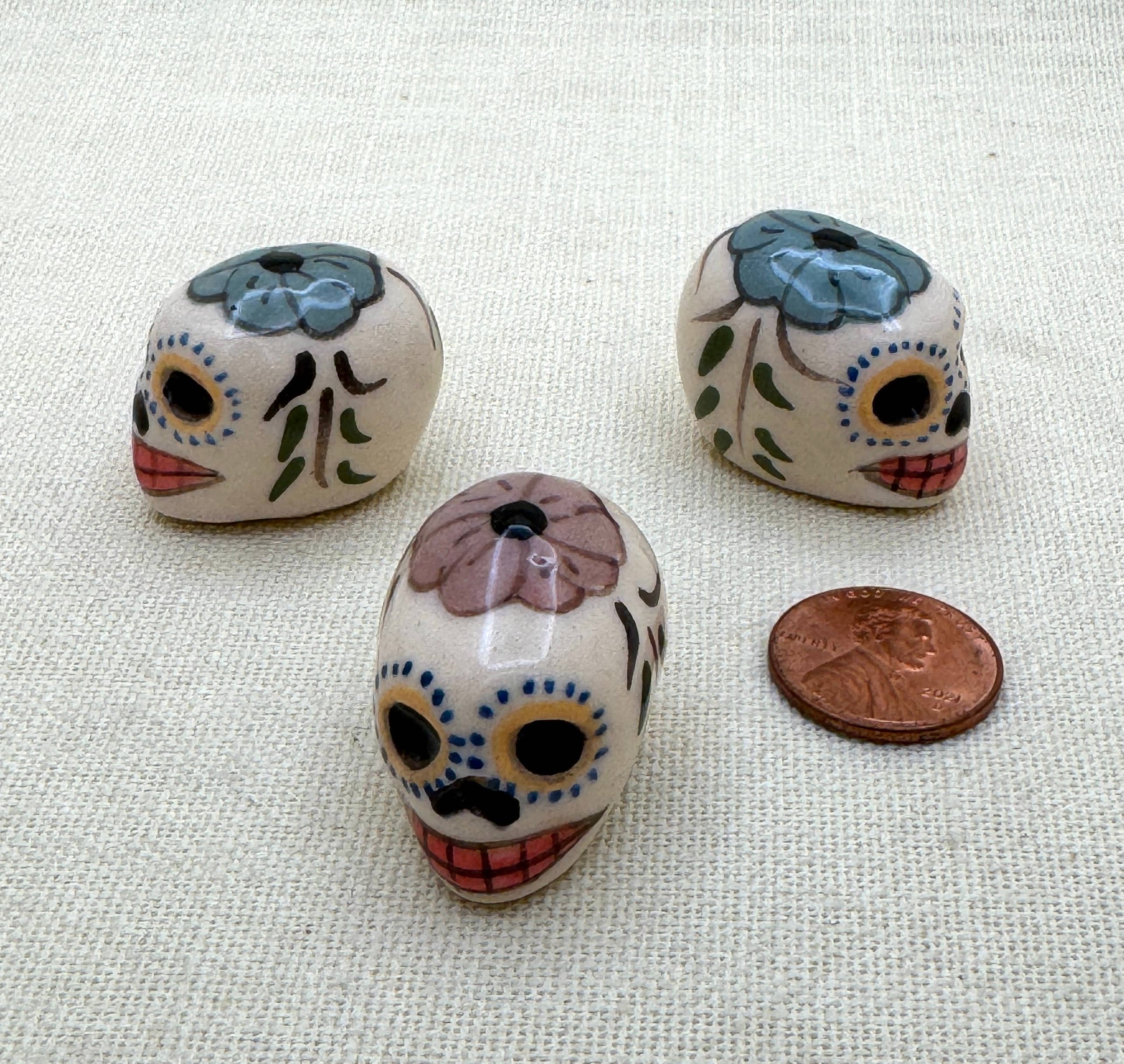Tesoros Trading Company - Wholesale Ornament -  Extra Small Painted Pottery Skulls, Peru1
