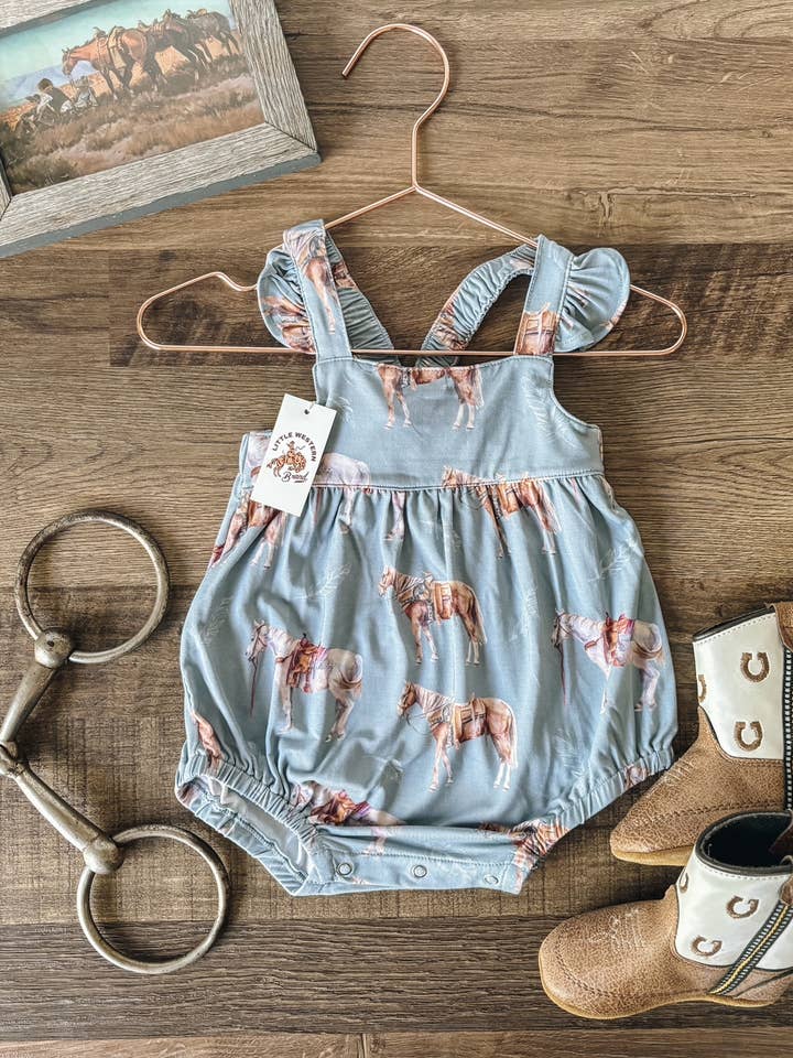 Barboteuse à bulles à volants en bambou Aquarelle Ranch Horses pour la vente par The Little Western Brand