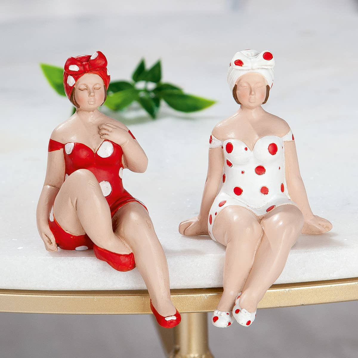 Gilde Handwerk Macrander GmbH & Co. KG - Wholesale Decorative Figurine - Poly figure “Becky” red/white VE 6 so1