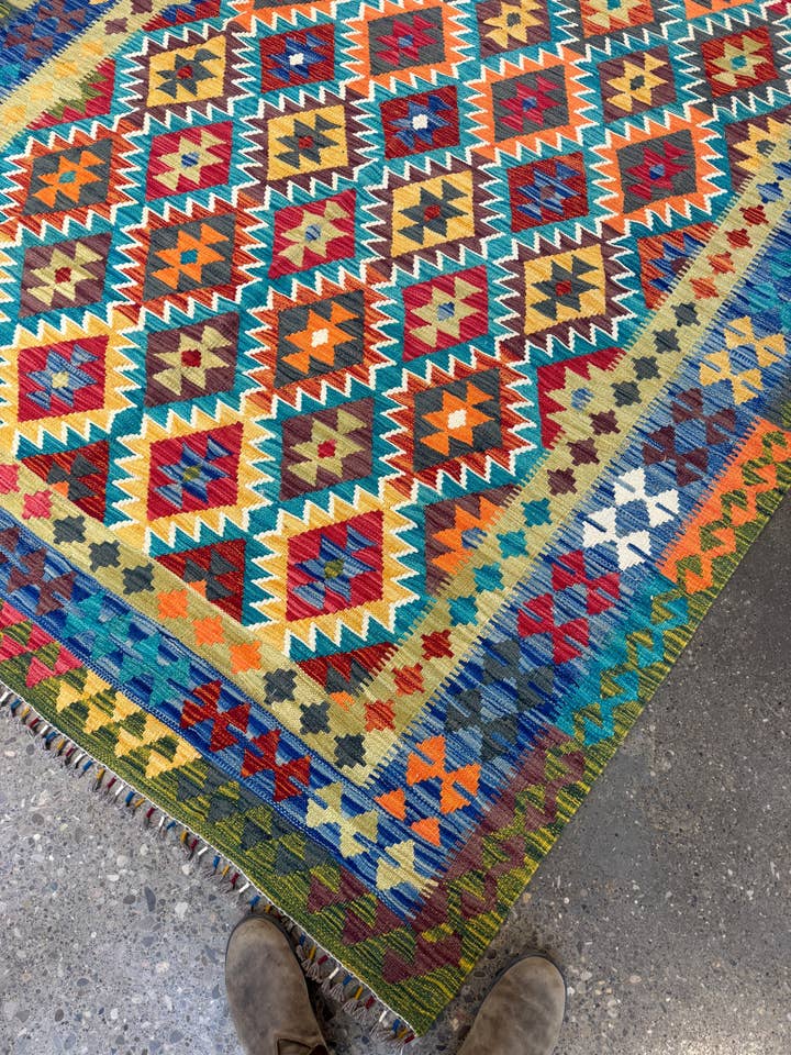 Tapis Kilim Afghan Maimana | 6' 10" x 9' 11" pour la vente par Rug the Rock