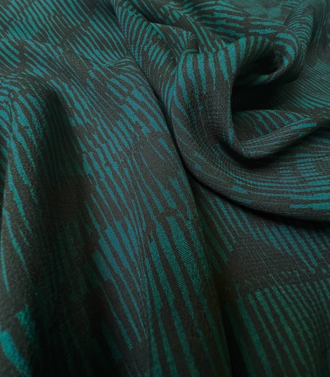 COUSETTE - Wholesale Stofrol - Viscose crêpe stof - Sortilège Mystic Green1