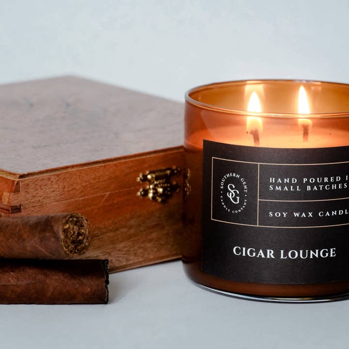 Bougie « Cigar Lounge » à la cire de soya et de noix de coco pour la vente par Southern Gent Candles