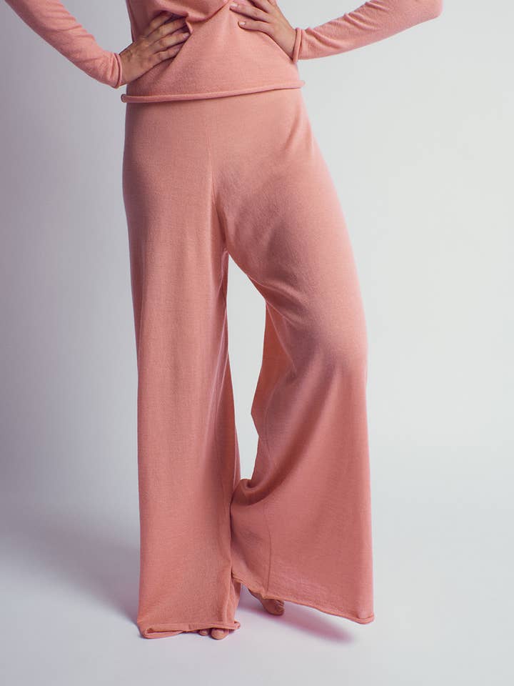 BERNA extra fijne cashmere gebreide broek in zalm voor wholesale door Leap Concept