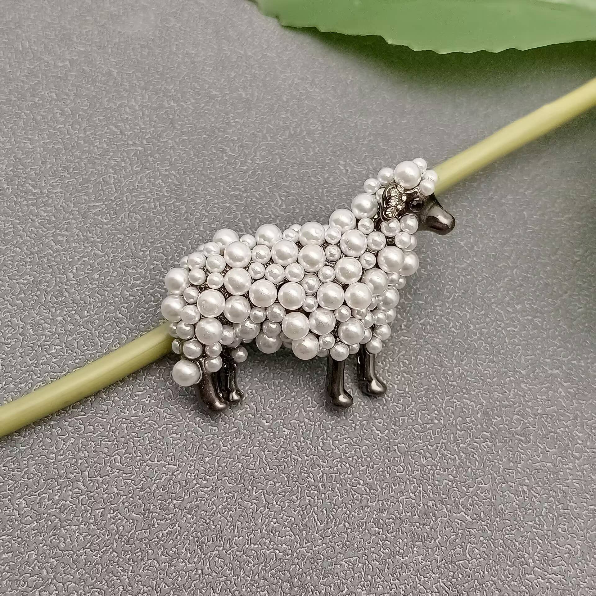 Mio Queena - Wholesale Brooch - Sheep Brooch1