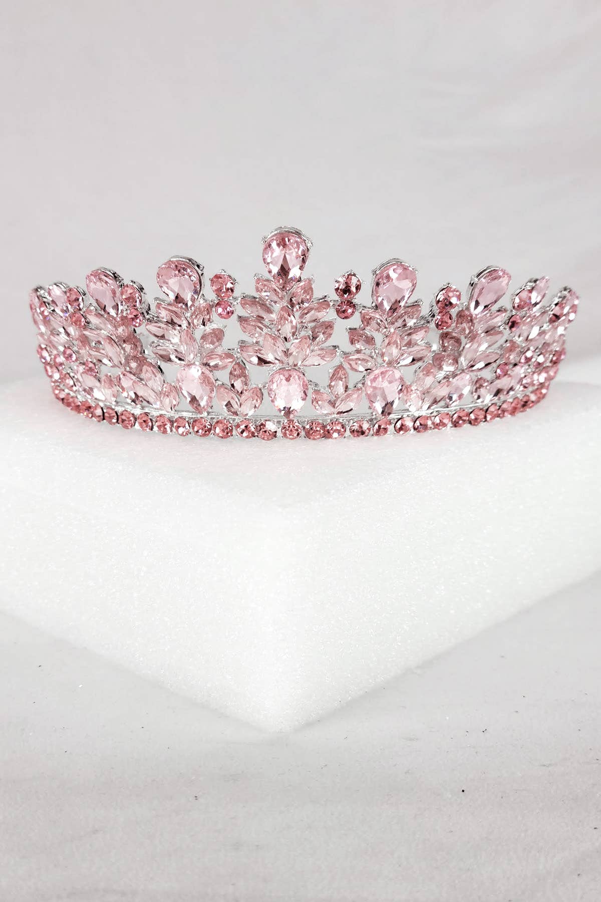 Chicas - Wholesale Tiara - Women's - Metal tiara with jewel rhinestones, one size fits all HT97115