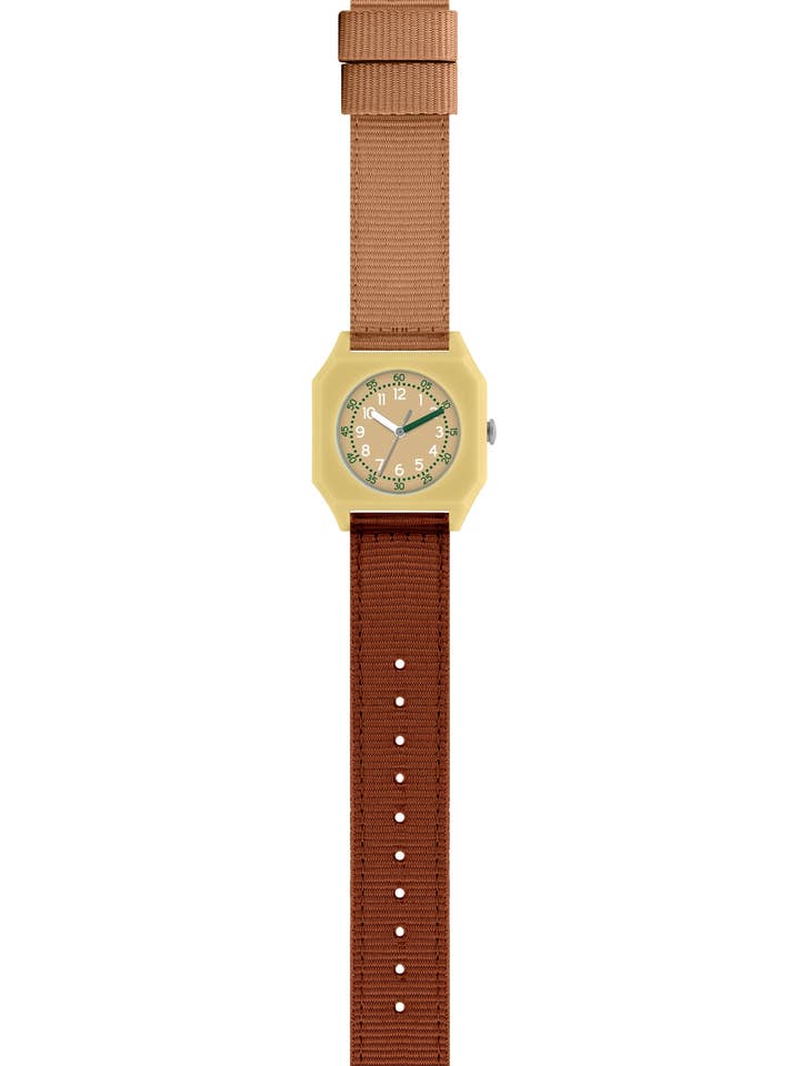 Femme Bombe Cerise pour la vente par Mini Kyomo