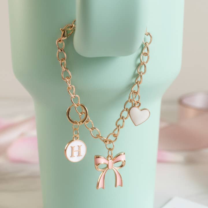 Fiocco Rosa Coquette & Ciondolo Cuore Bianco – Accessorio Versatile per la vendita all'ingrosso da parte di Zoey Christina