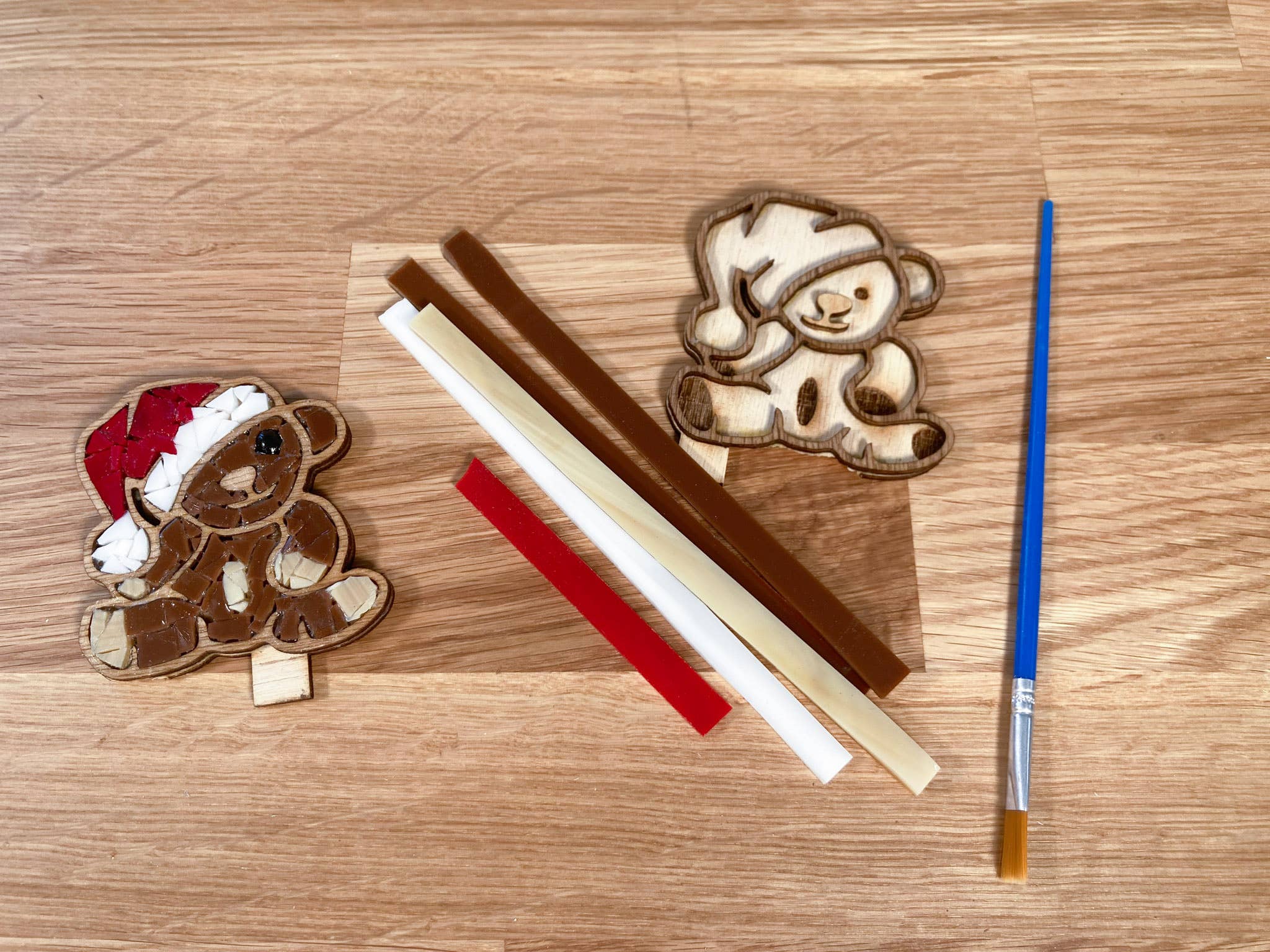 Stained Glass Sundays - Vente Kit de bricolage - Kit de peinture sur verre DIY pour une veille de Noël douillette1