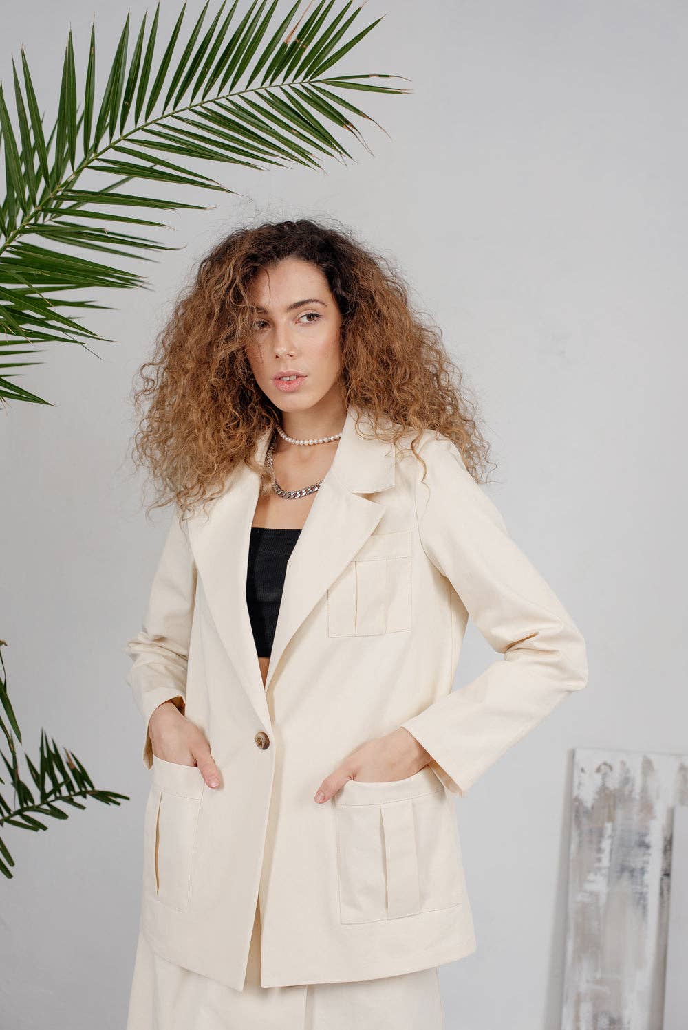 Azuri Fashion Group – wholesale Jeansjackor – Dam – Krämfärgad jeansjacka med stora fickor6