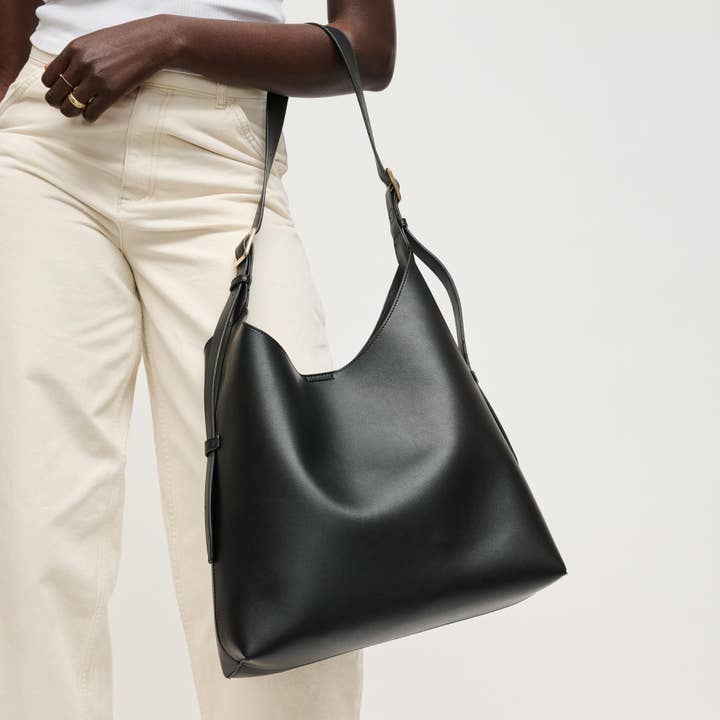 Maria Hobo pour la vente par Urban Expressions