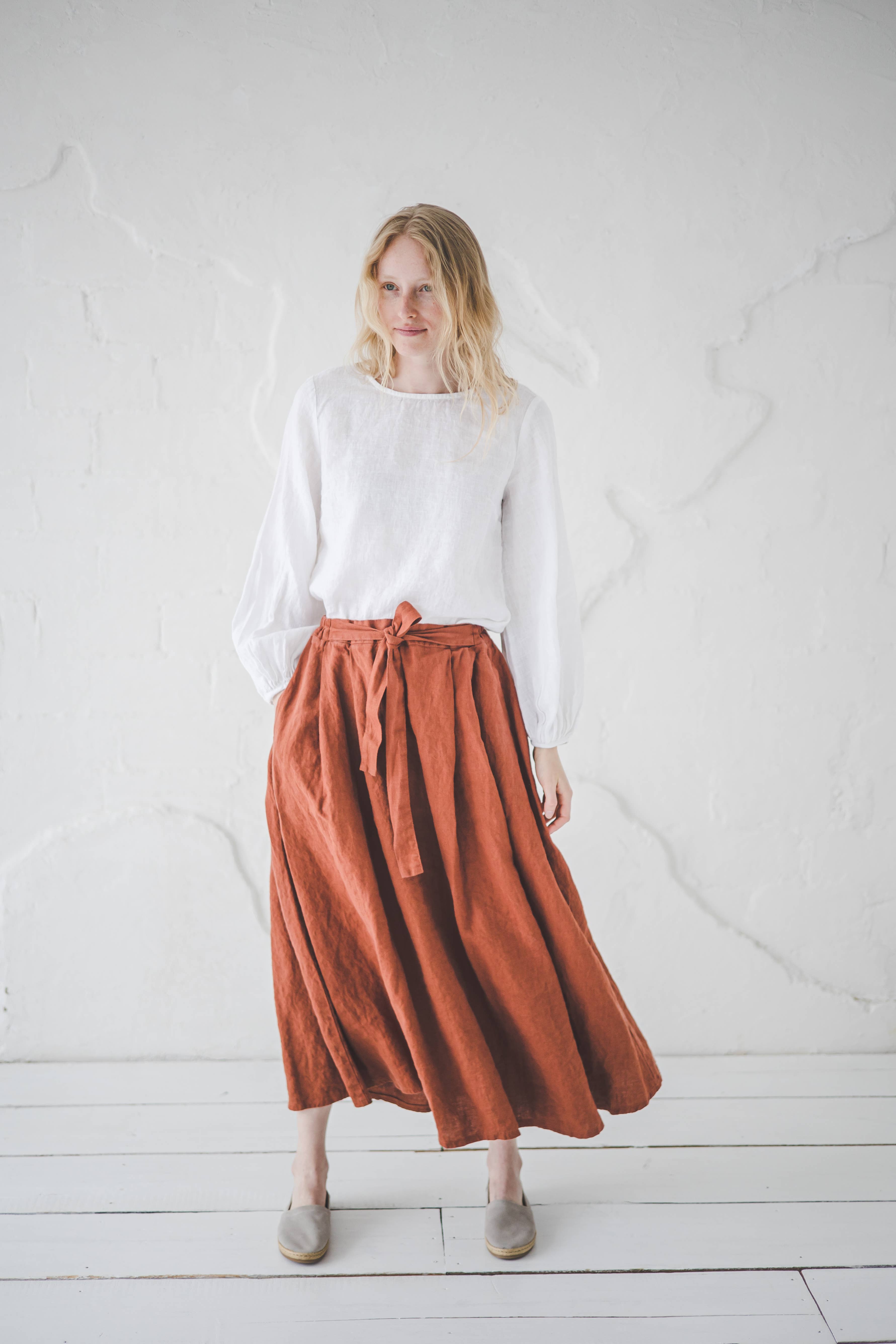 Saia midi de linho com cós alto e outras tendências em Roupa boho chic B2B para a sua loja na Faire.