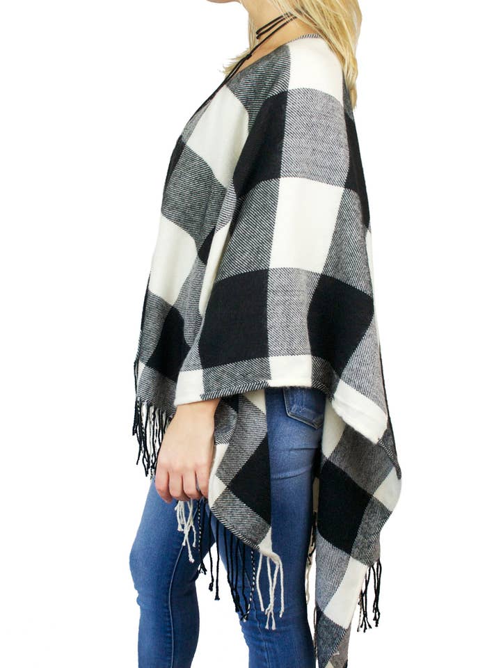 Daisy Del Sol – wholesale Poncho - Dam – Buffalo Plaid Poncho - Vit