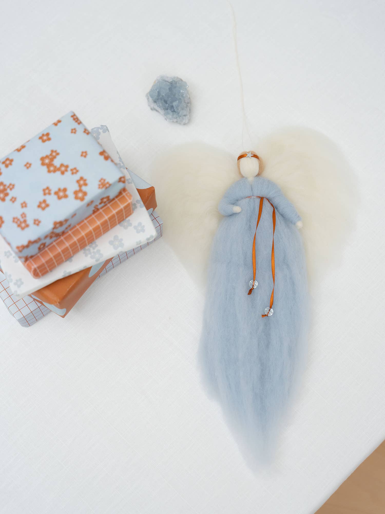 Jurianne Matter - Vente Figurine décorative - Ange en laine IRINI - bleu doux2