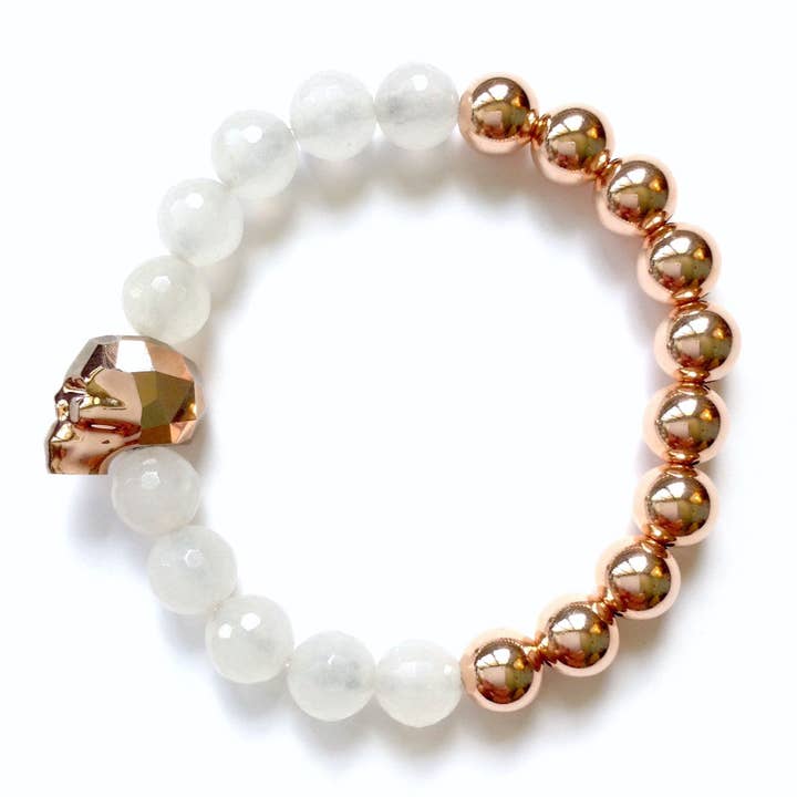 Crâne en cristal Swarovski avec agate blanche facettée et or rose pour la vente par Solid Design Studios
