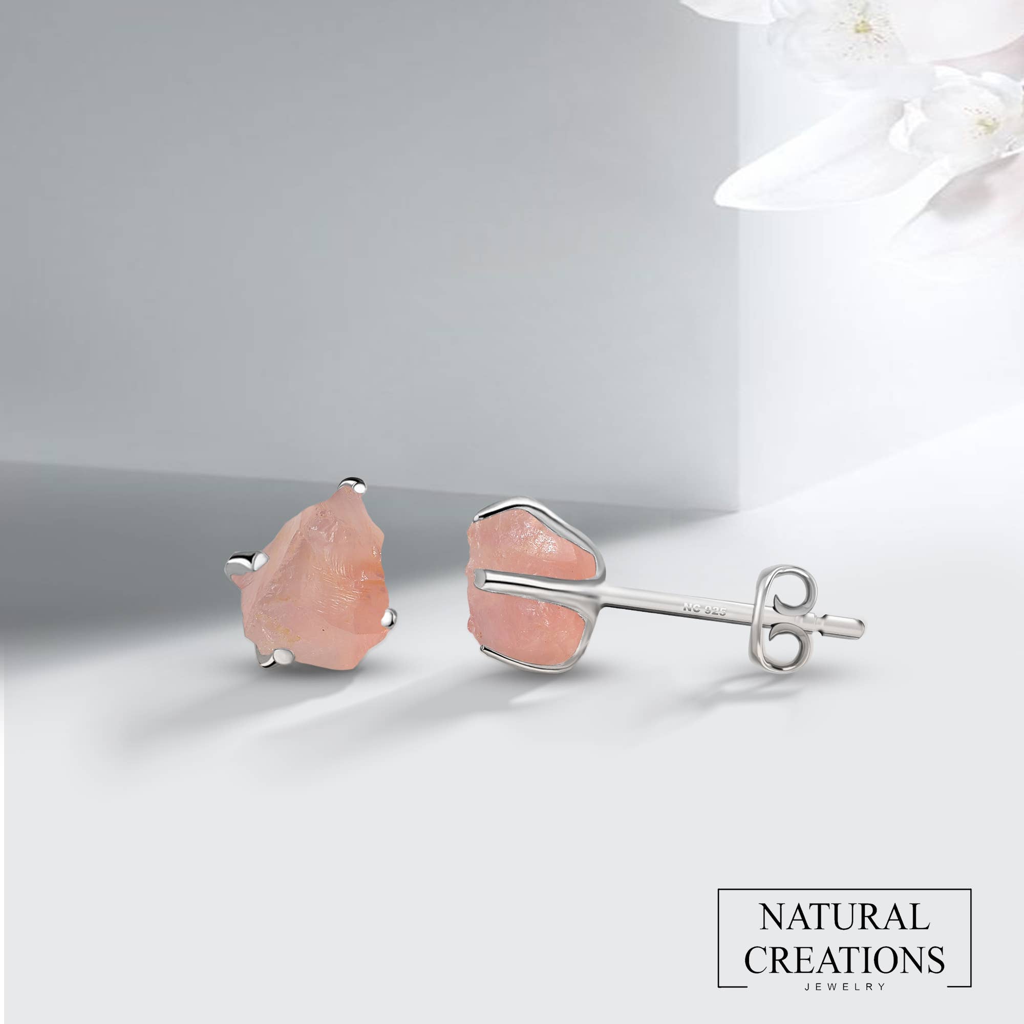 Nature Crafts – Großhandel Ohrstecker – Natürliche rohe Rosenquarz-Ohrstecker aus Sterlingsilber