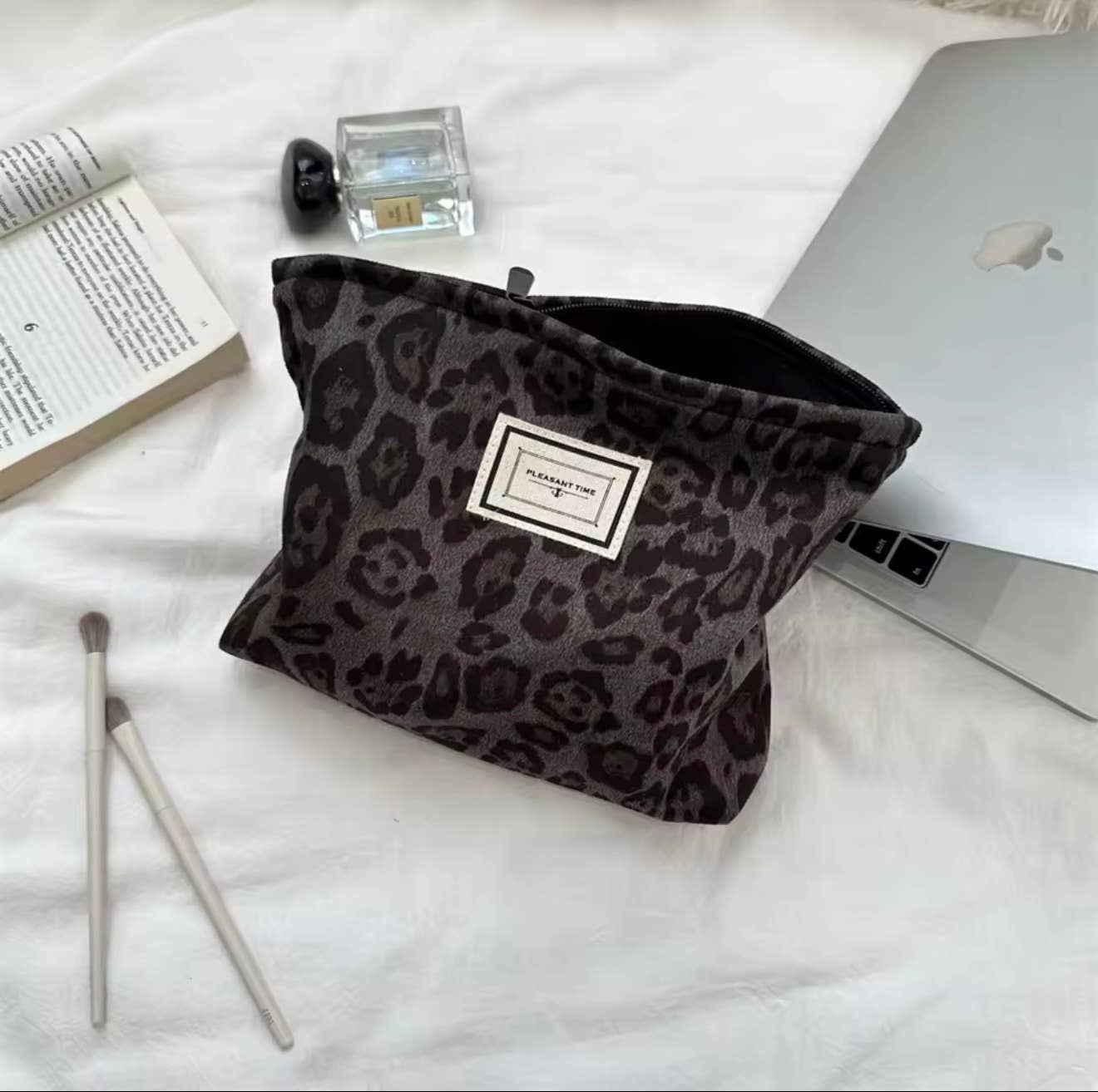 Mila Rose London – wholesale Make-up/cosmetic bag – Cosmetic Makeup Pouch Brown Leopard Print Christmas Gift8