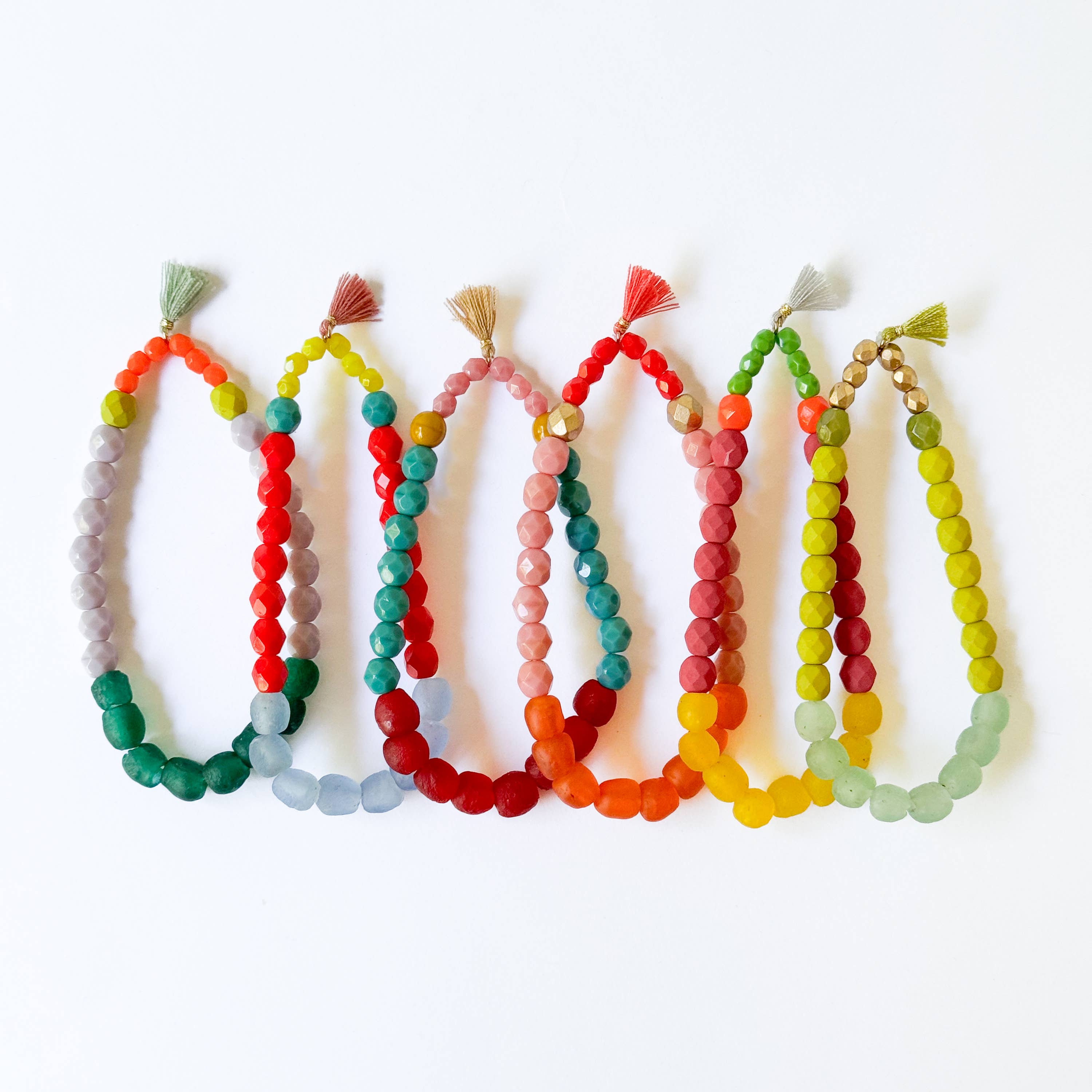 Nest Pretty Things - Vente Bracelet de perles - Bracelet en verre africain recyclé multicolore et perles mélangées 15