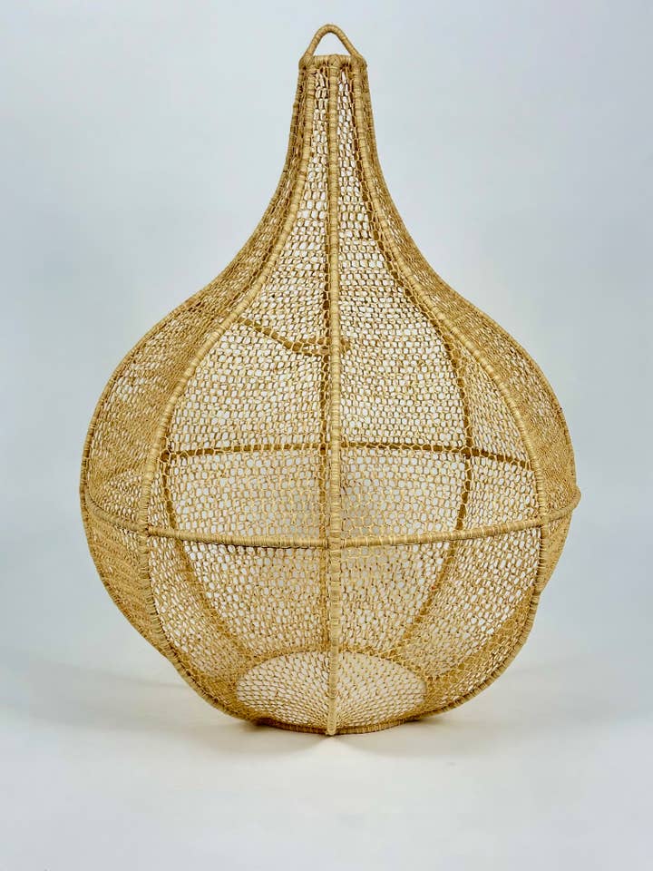 Handwoven Raffia Pendant Light – Natural Hanging Lampshade for wholesale by Mikwi