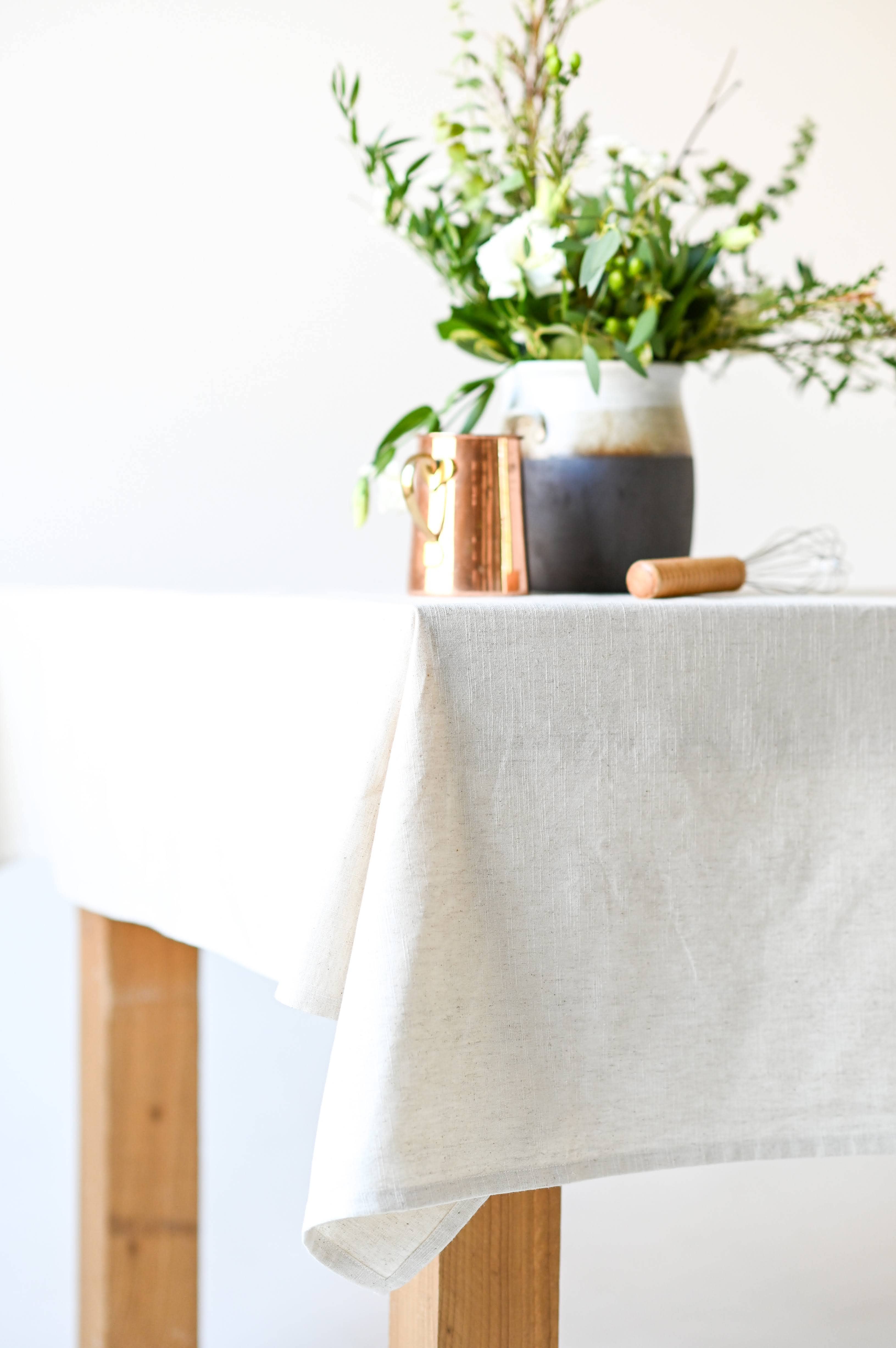Galley and Fen - Wholesale Tablecloth - Neutral Linen Tablecloth3