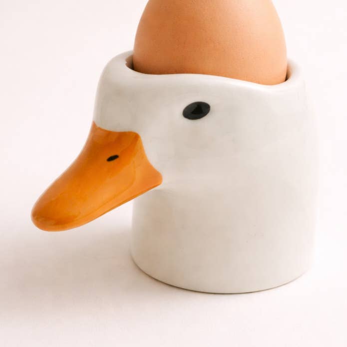 Ein Keramik-Entenei-Becher – Handgefertigter Frühstücksei-Halter für den Großhandel von 4 AM Product Design