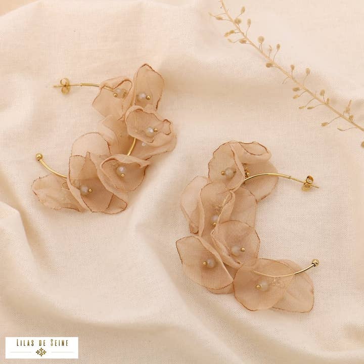 Lilas de Seine – Engroshandel Hoops – Halvcreoler med stål, krystal og blomster i muslin 03250381