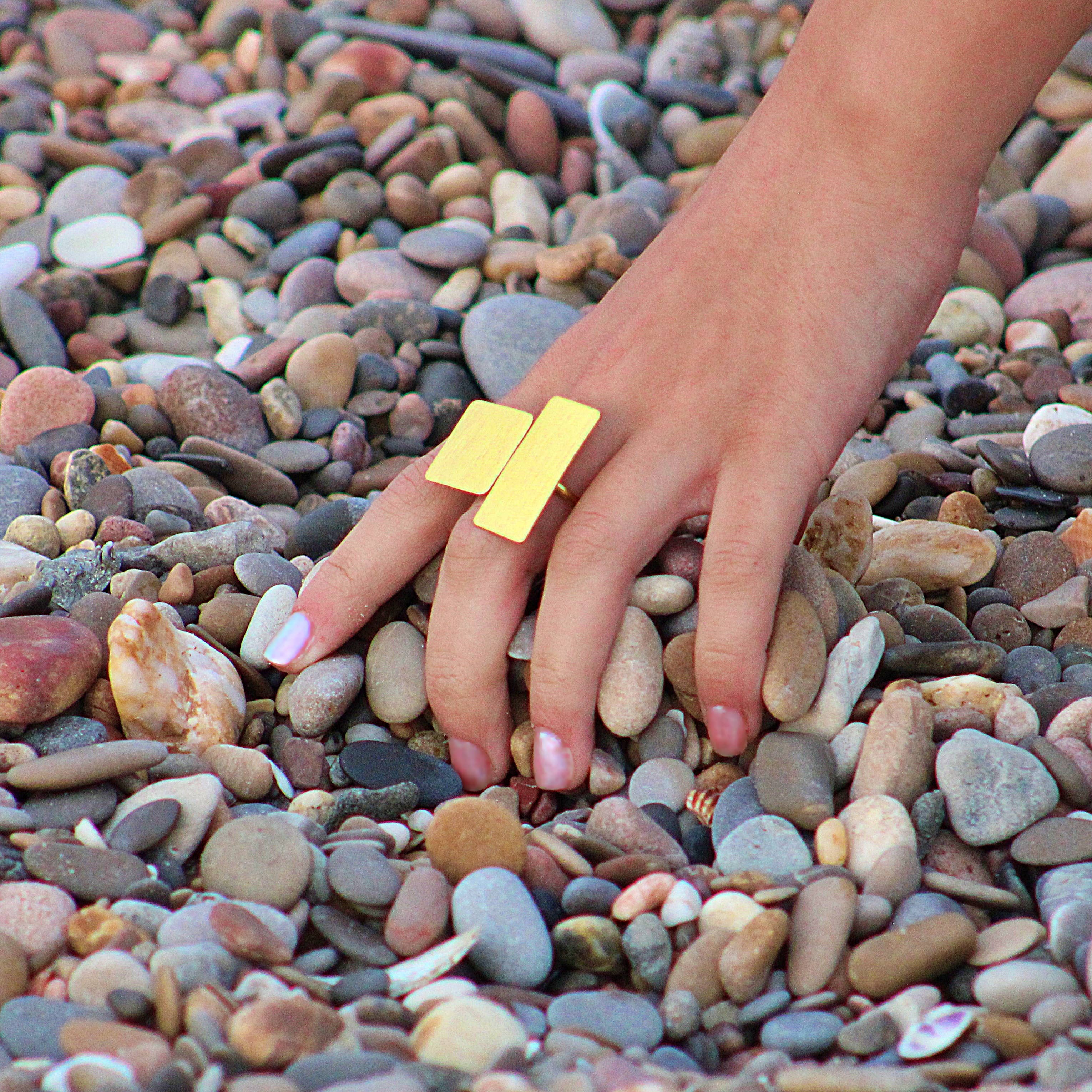 LA MAR - Vendita all'ingrosso Anelli cocktail/statement - Anello PIET placcato in oro - Design con carattere10