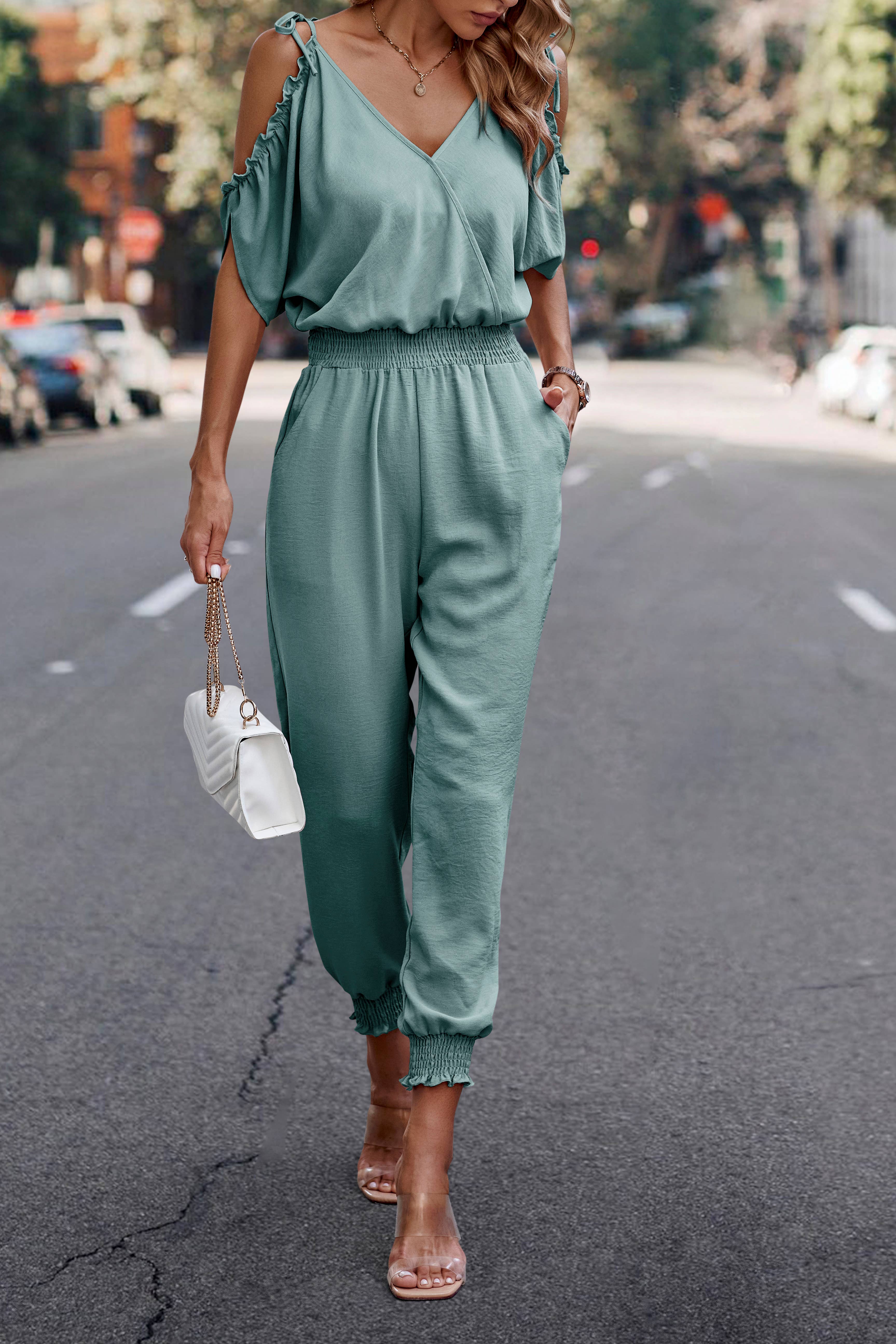 eLook – Großhandel Jumpsuit – Damen – SZ1-J9004 Schulterfreier Wickeloverall mit gesmokter Schulterpartie60