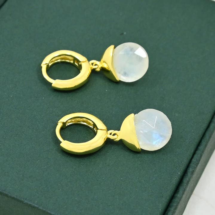 Annis Huggie Hoop Earring Gold - Rainbow Moonstone for wholesale by Schmuckoo Berlin