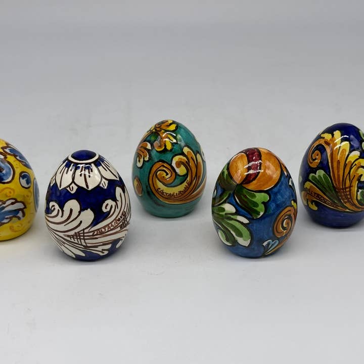 DD Ceramiche Siciliane - Wholesale Decorative Tabletop Object - Hand-painted Ceramica Caltagirone Easter eggs (various sizes and decorations)