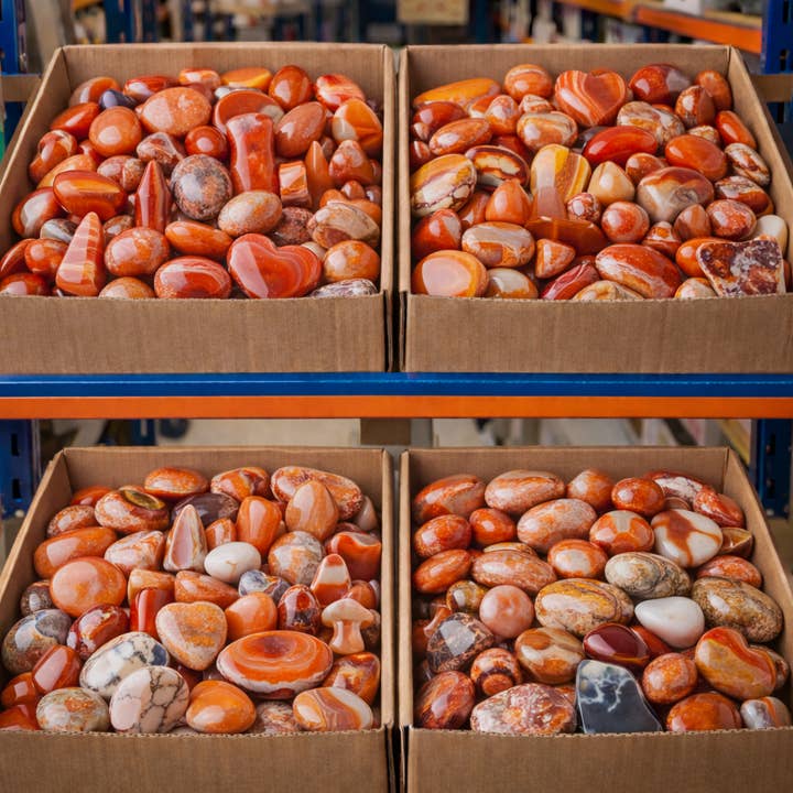 Lot mixte de 20KG de variétés d'agate cornaline – Pas de sélection pour la vente par Kreateur Miami