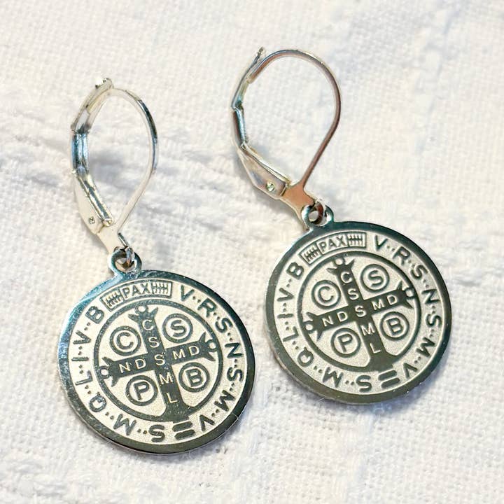 Pendientes de la Medalla de San Benito para venta al por mayor de 12th and Blossom