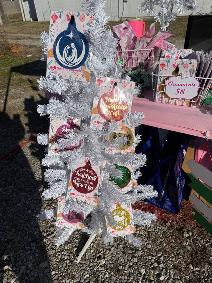 Ornements de Noël pour la vente par Scarlet Paperie