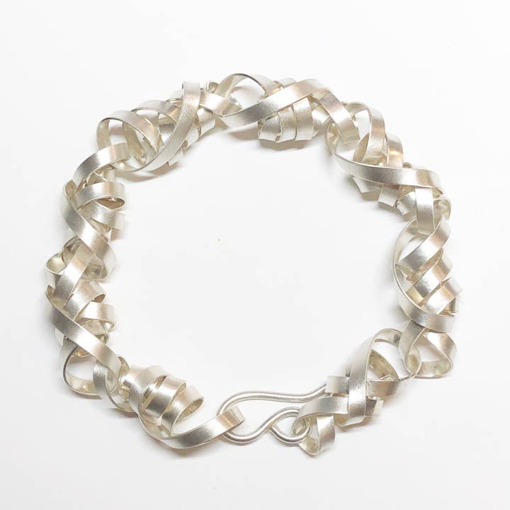 Bracelet à ruban fin pour la vente par Rina Young Jewelry