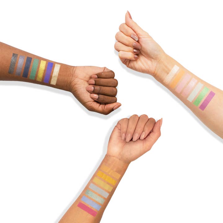 VIAI Beauty - Wholesale Eyeshadow palette - Artistry 21 Shade Palette - Dreamscape4