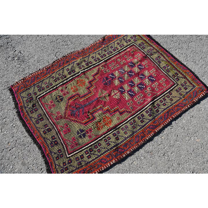 The Loom Wholesale – wholesale Rug pad – Handwoven Wool Rug, Red & Green Geometric Design3