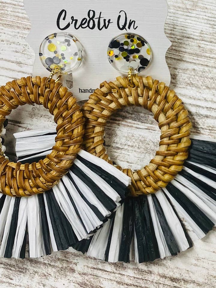 Boucles d'oreilles à pampilles découpées noires et blanches pour la vente par Cre8tv Qn