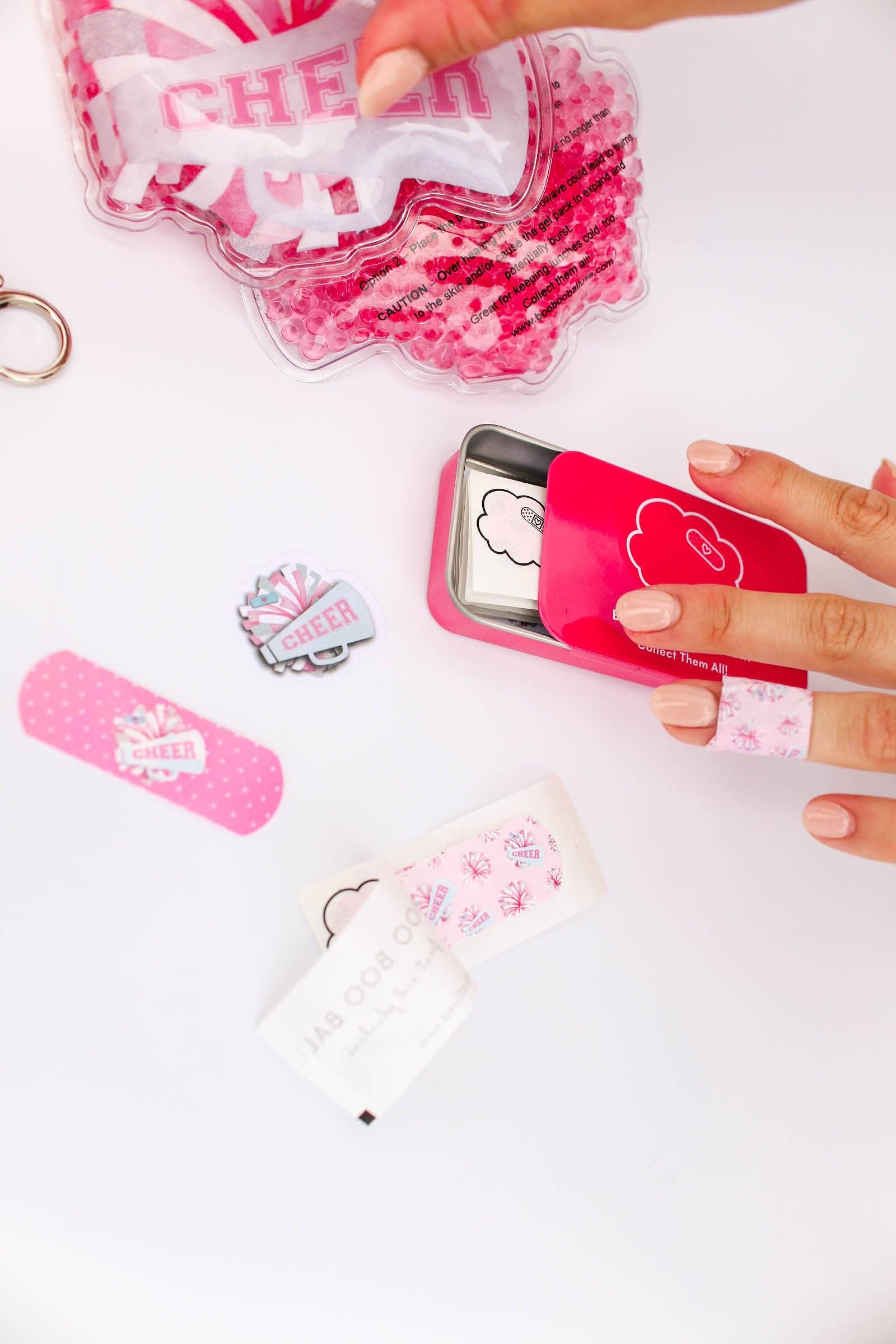 Boo Boo Ball USA - Vendita all'ingrosso Kit di pronto soccorso - Portachiavi Boo-Boo con Pompon Cheer e Kit di Primo Soccorso5