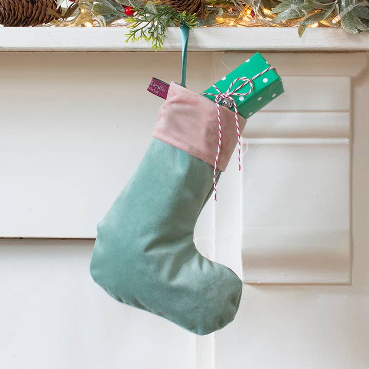 Luksus Mini Strømpe I Grøn Seafoam Velvet for engroshandel hos Evans&Green Ltd