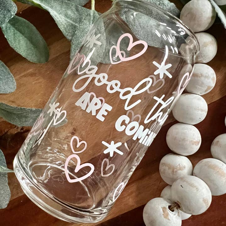 Le cose belle stanno arrivando, lattina di birra, bicchiere, caffè, bicchiere per la vendita all'ingrosso da parte di Boho Sips