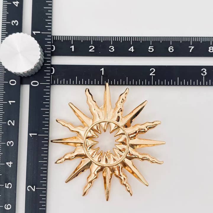 Mio Queena - Wholesale Brooch - Vintage Metal Hollow Sun Brooch