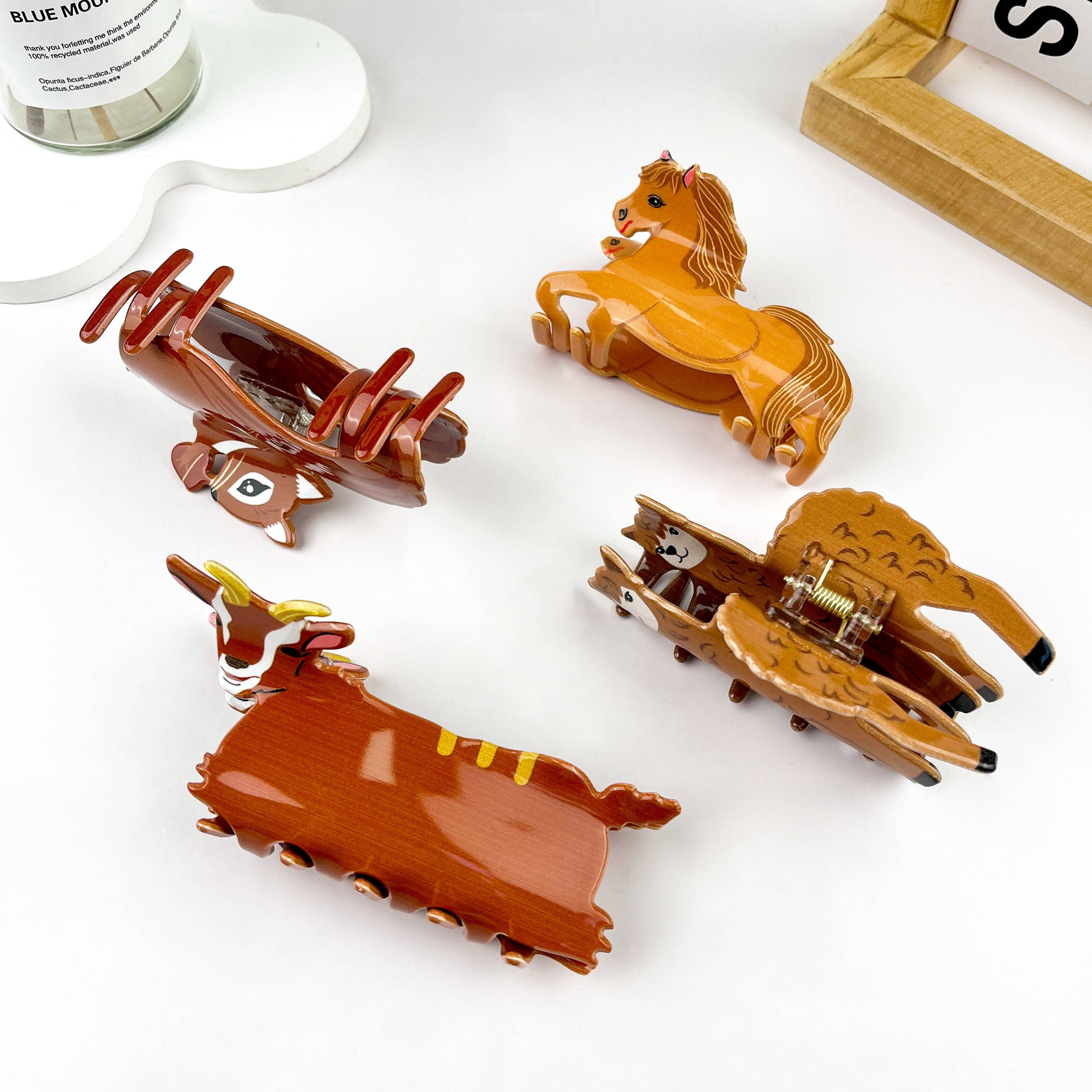 mildstyles – wholesale Hårklämma - Dam – Höst- och vinterhårklämmor i akryl med ekorre- och djurmotiv3