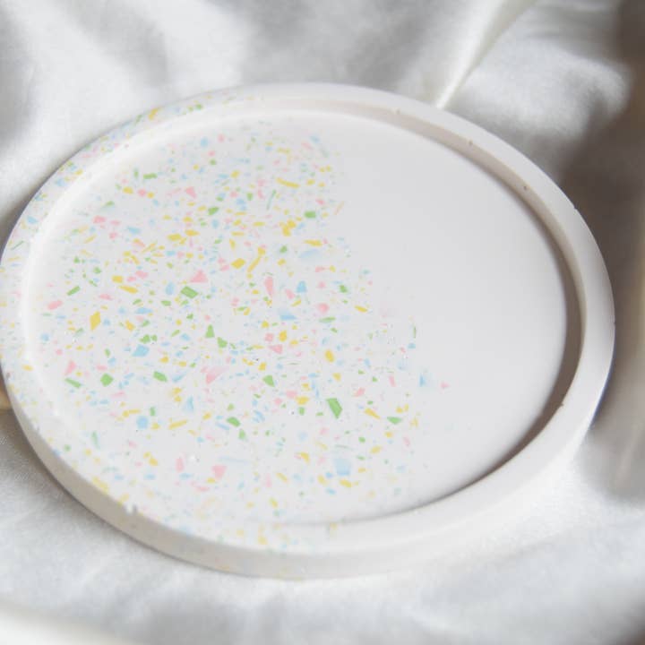 Sous-verre circulaire Spring en Jesmonite - Grand modèle pour la vente par Fox and Bunny Rise