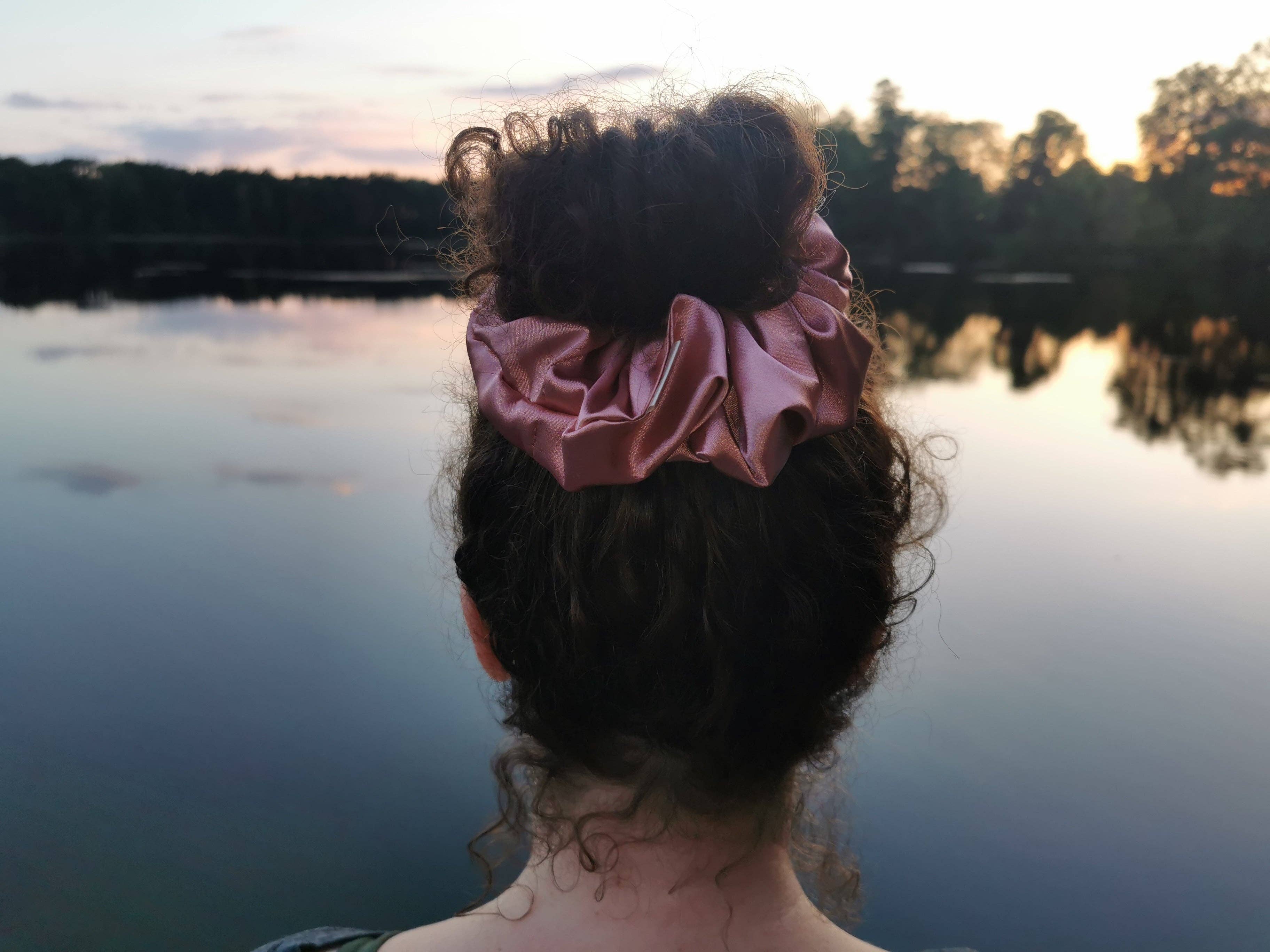 What a bun! - Wholesale Scrunchie - Women's - Staubiges rosa Haargummi3