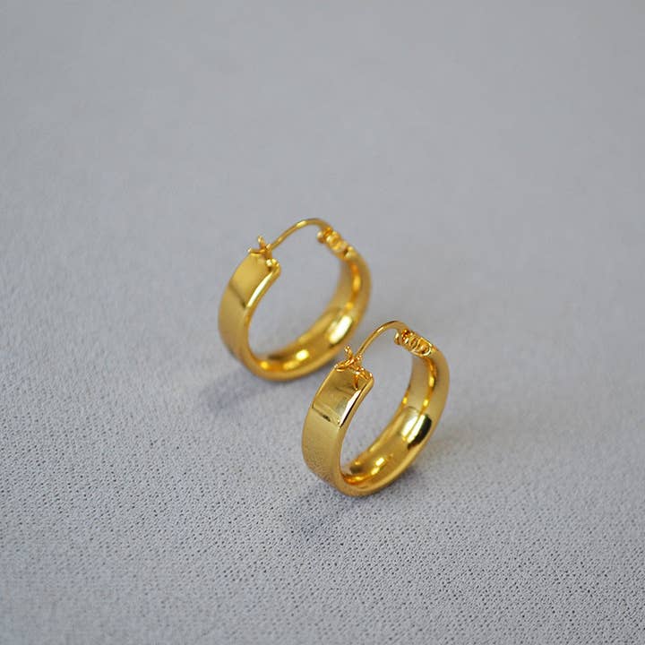 Revelari - Wholesale Hoop Earrings - Polished Gold Hoop Earrings